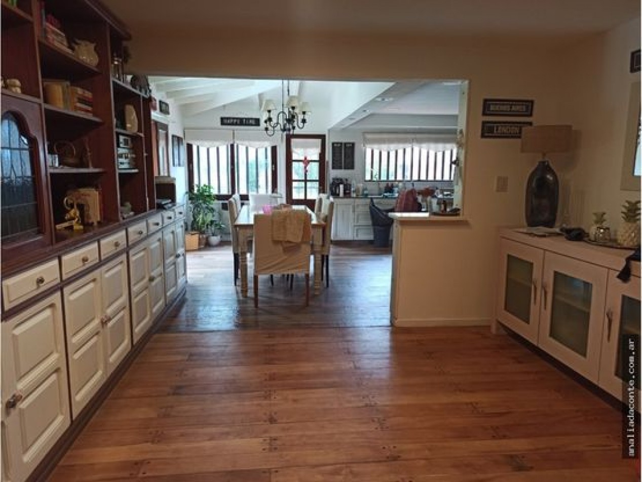 Gran chalet de hermoso diseno. Lote doble parque piscina Aragon 5700