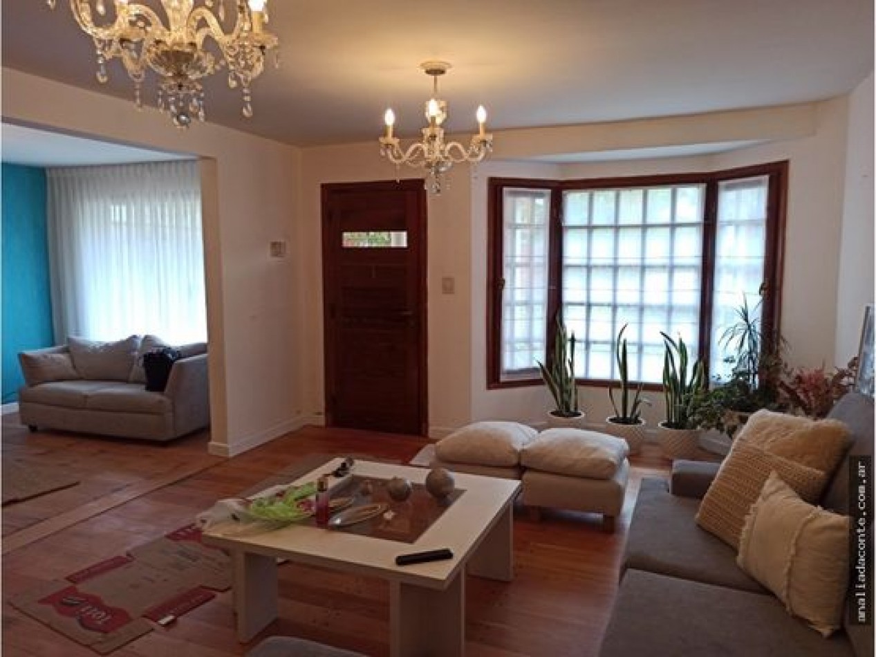 Gran chalet de hermoso diseno. Lote doble parque piscina Aragon 5700