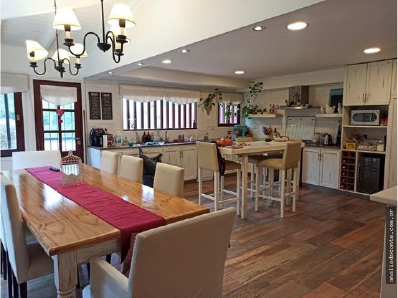 Gran chalet de hermoso diseno. Lote doble parque piscina Aragon 5700