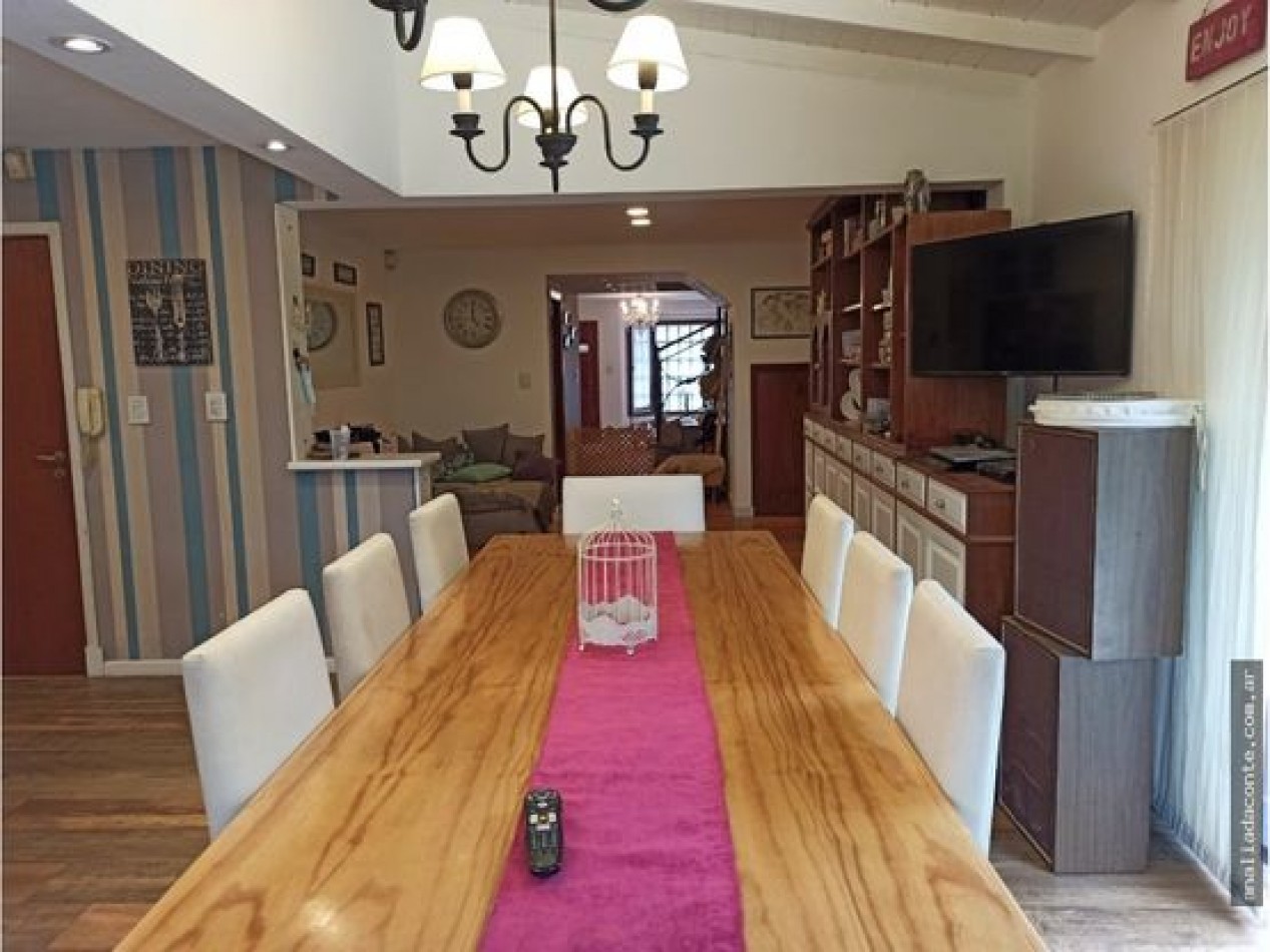 Gran chalet de hermoso diseno. Lote doble parque piscina Aragon 5700