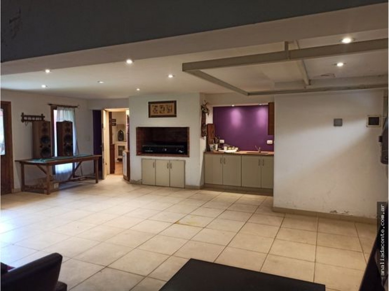 Gran chalet de hermoso diseno. Lote doble parque piscina Aragon 5700