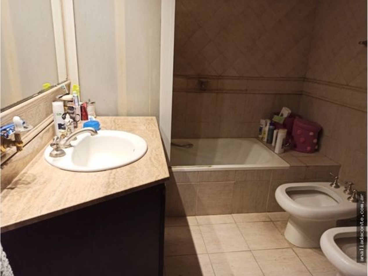 Gran chalet de hermoso diseno. Lote doble parque piscina Aragon 5700