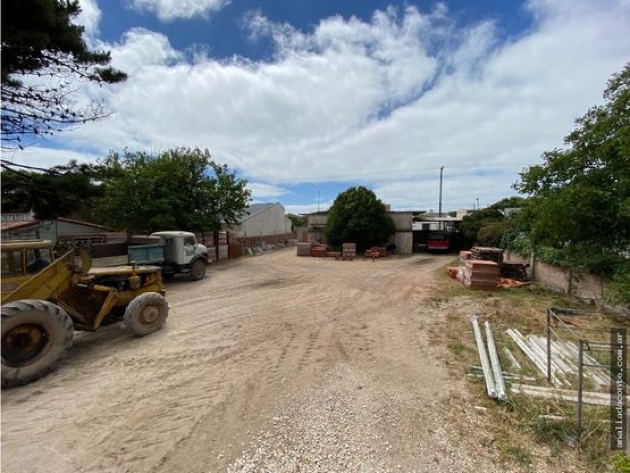 CORRALON DE MATERIALES ZONA NORTE 35 ANOS DE TRAYECTORIA. Fondo de comercio y propiedad.
