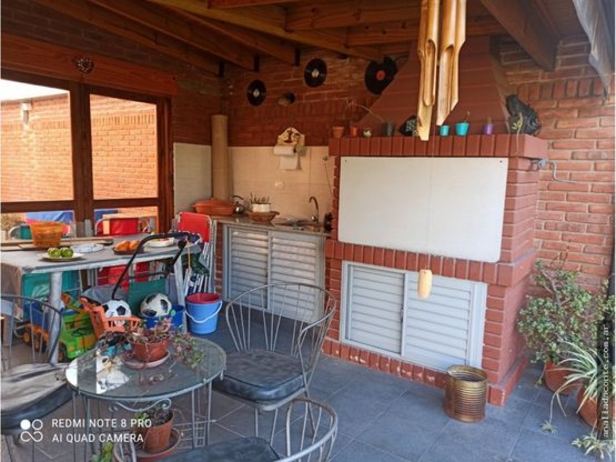 Roffo y F. Acosta Precioso Chalet 4 Amb. Quincho. Gran parque