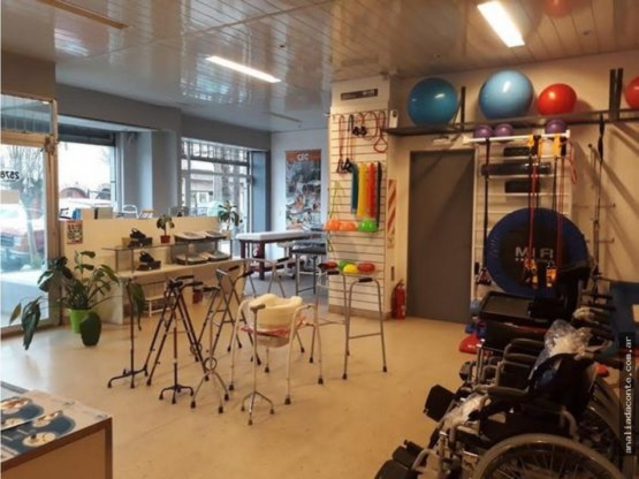 LOCAL COMERCIAL 3 NIVELES, ZONA MATERNO