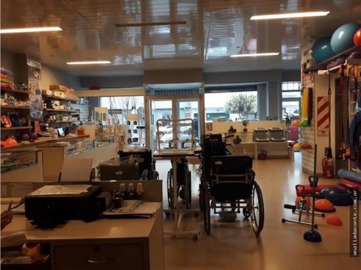 LOCAL COMERCIAL 3 NIVELES, ZONA MATERNO