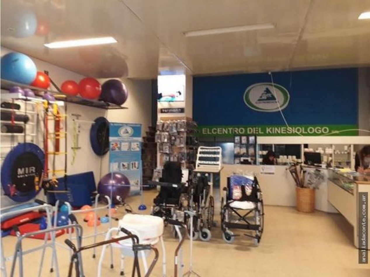 LOCAL COMERCIAL 3 NIVELES, ZONA MATERNO