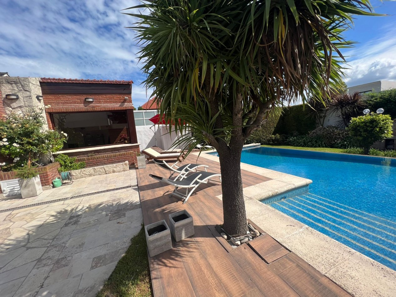 Espectacular chalet 4 amb. Parque. Piscina sobre Avenida Tejedor 1300