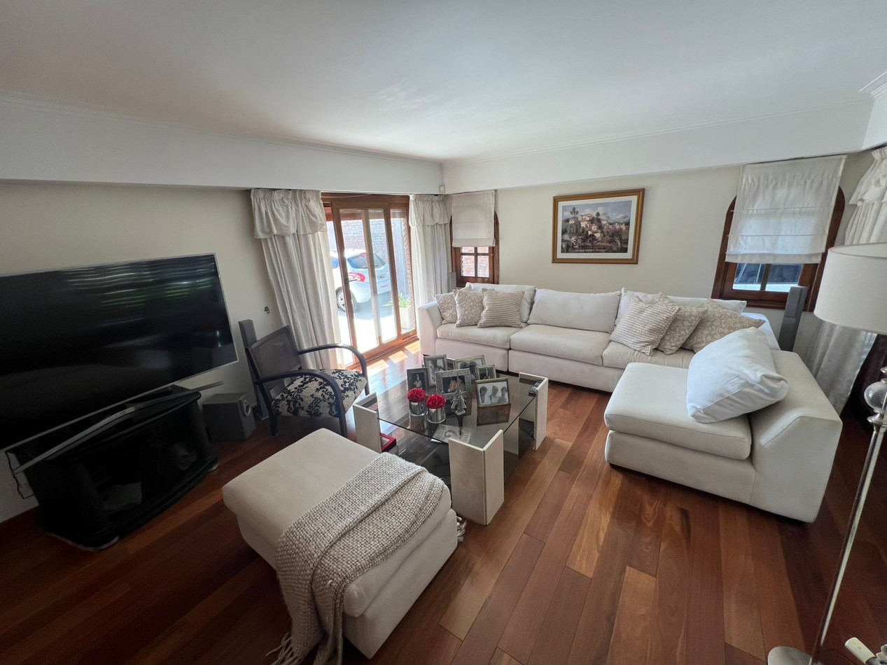 Espectacular chalet 4 amb. Parque. Piscina sobre Avenida Tejedor 1300