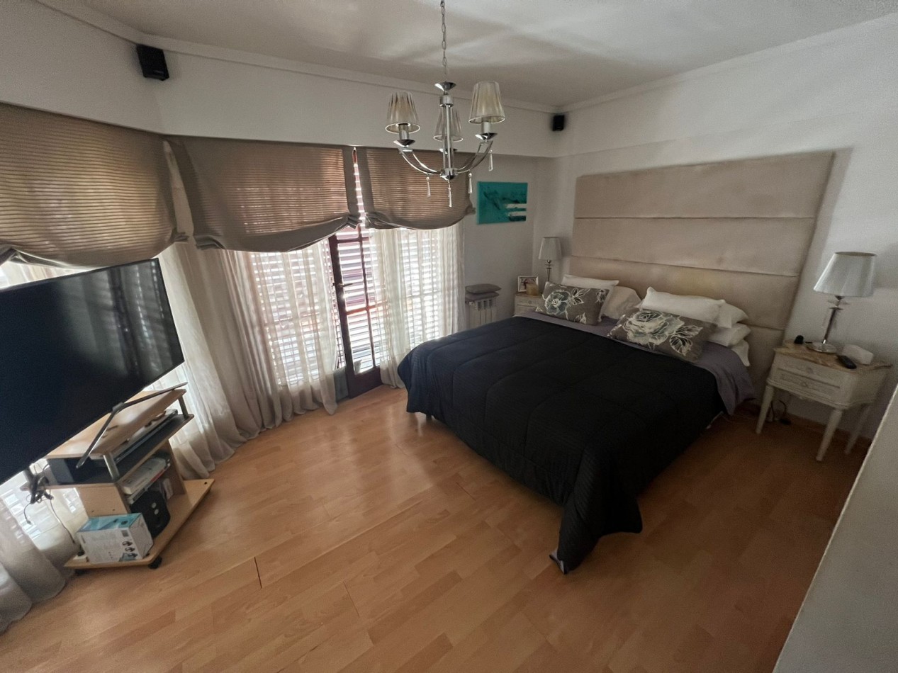 Espectacular chalet 4 amb. Parque. Piscina sobre Avenida Tejedor 1300