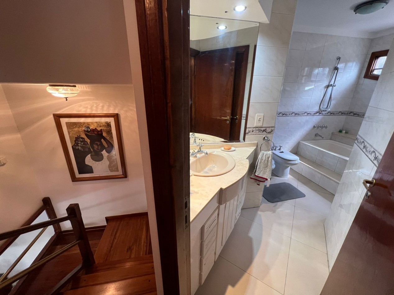 Espectacular chalet 4 amb. Parque. Piscina sobre Avenida Tejedor 1300