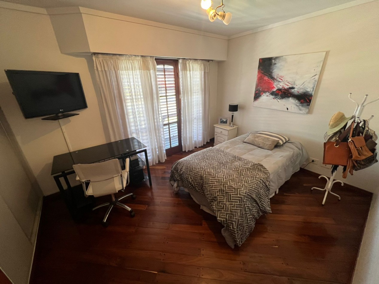 Espectacular chalet 4 amb. Parque. Piscina sobre Avenida Tejedor 1300