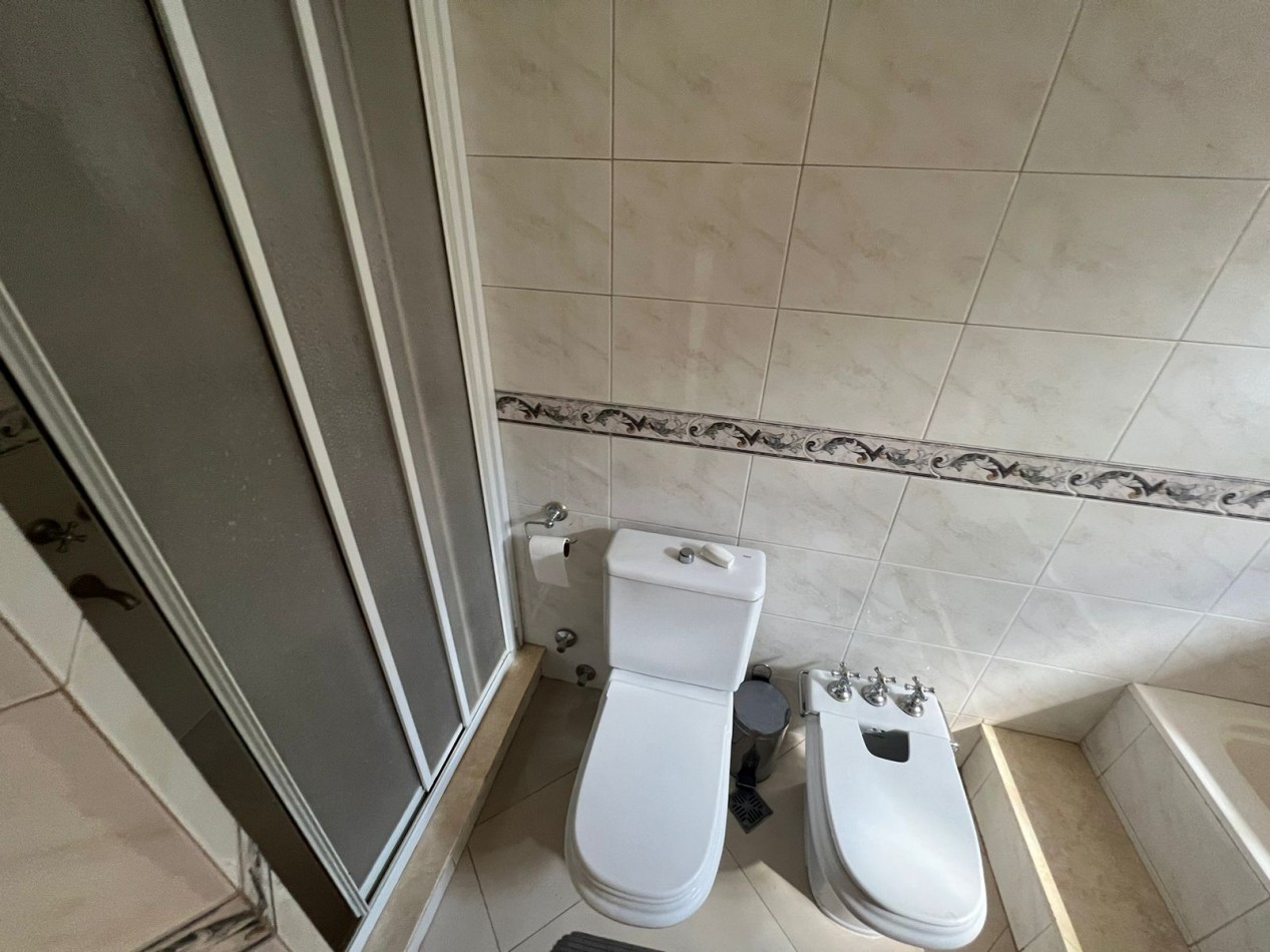 Espectacular chalet 4 amb. Parque. Piscina sobre Avenida Tejedor 1300