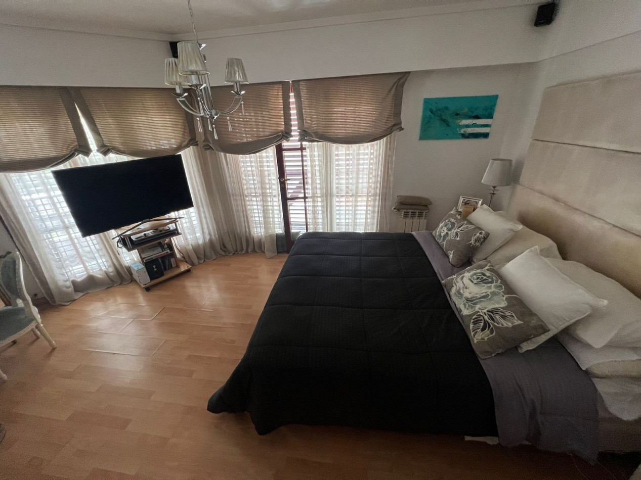 Espectacular chalet 4 amb. Parque. Piscina sobre Avenida Tejedor 1300