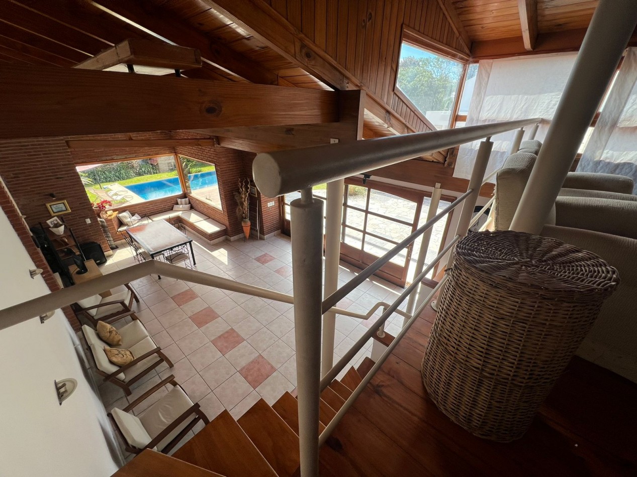 Espectacular chalet 4 amb. Parque. Piscina sobre Avenida Tejedor 1300