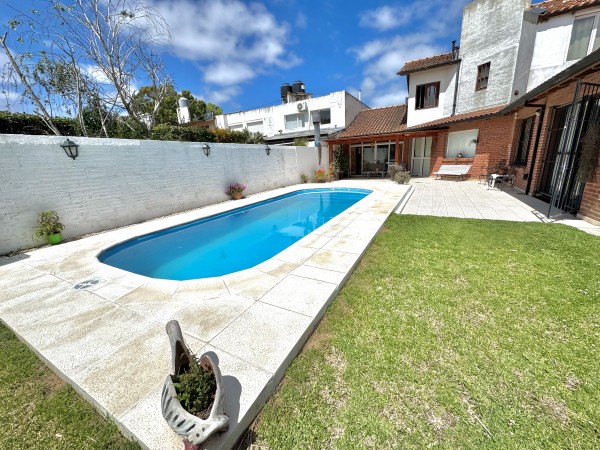 Hermoso chalet 4 amb con parque y piscina en Los pinares