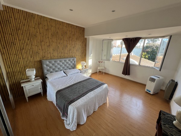 Hermoso chalet 4 amb con parque y piscina en Los pinares