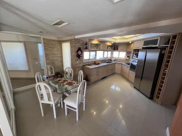 Hermoso chalet 4 amb con parque y piscina en Los pinares