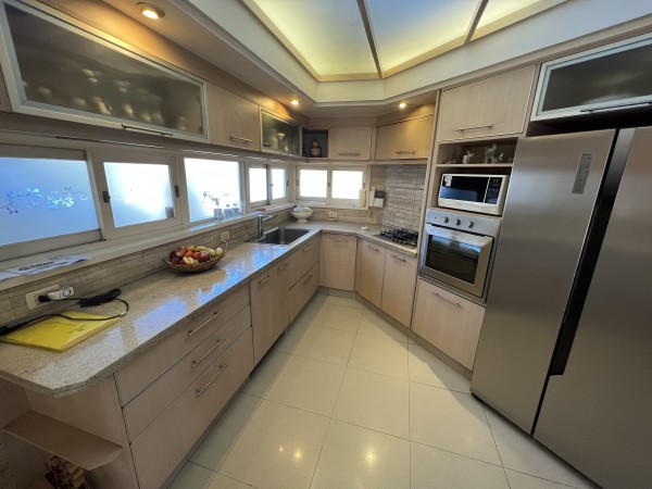 Hermoso chalet 4 amb con parque y piscina en Los pinares