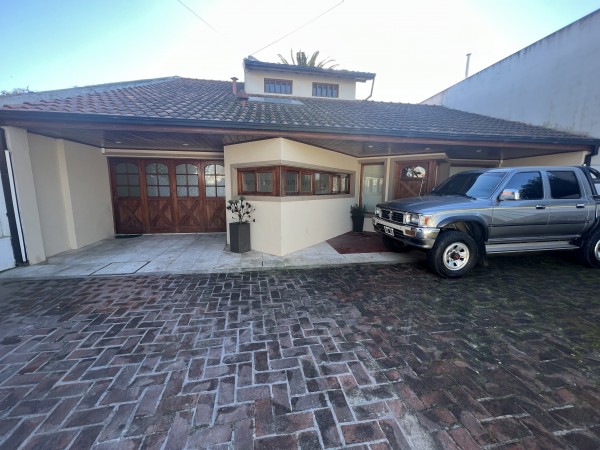 Hermoso chalet 4 amb con parque y piscina en Los pinares