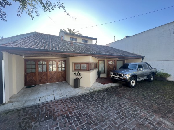 Hermoso chalet 4 amb con parque y piscina en Los pinares