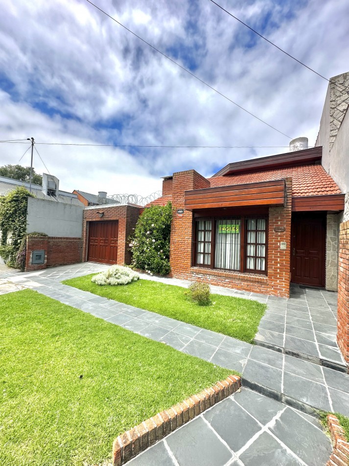 Roffo y F. Acosta Precioso Chalet 4 Amb. Quincho. Gran parque