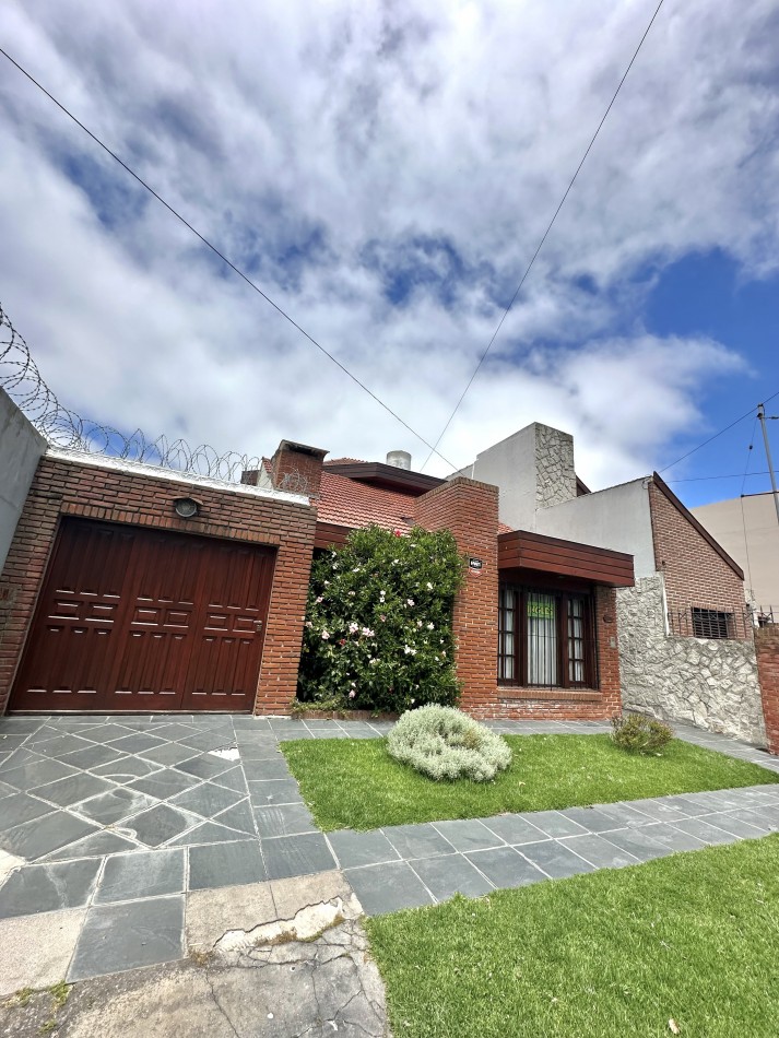 Roffo y F. Acosta Precioso Chalet 4 Amb. Quincho. Gran parque