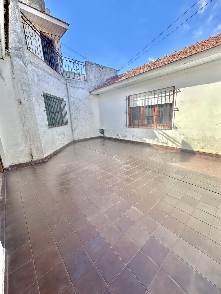 VENTA URGENTE Propiedad en block depto 4 amb con garage y deposito 