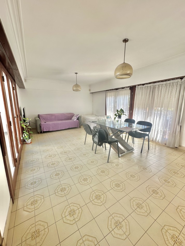 VENTA URGENTE Propiedad en block depto 4 amb con garage y deposito 