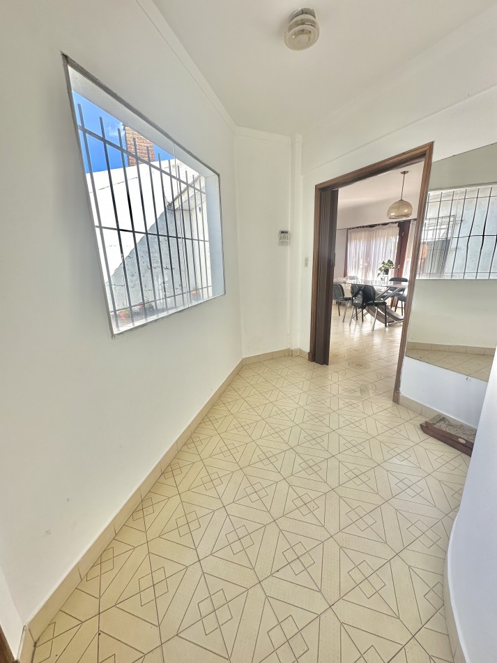 VENTA URGENTE Propiedad en block depto 4 amb con garage y deposito 