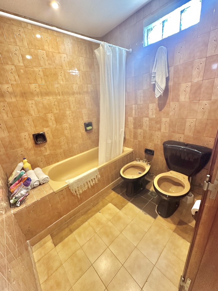 VENTA URGENTE Propiedad en block depto 4 amb con garage y deposito 