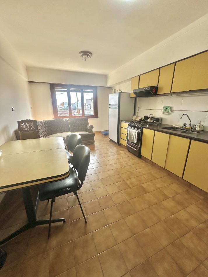 VENTA URGENTE Propiedad en block depto 4 amb con garage y deposito 