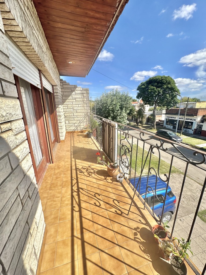 VENTA URGENTE Propiedad en block depto 4 amb con garage y deposito 