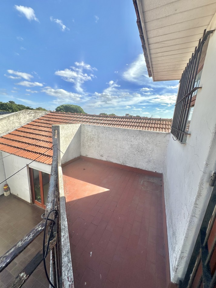 VENTA URGENTE Propiedad en block depto 4 amb con garage y deposito 