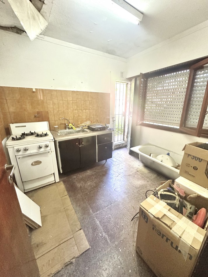 VENTA URGENTE Propiedad en block depto 4 amb con garage y deposito 