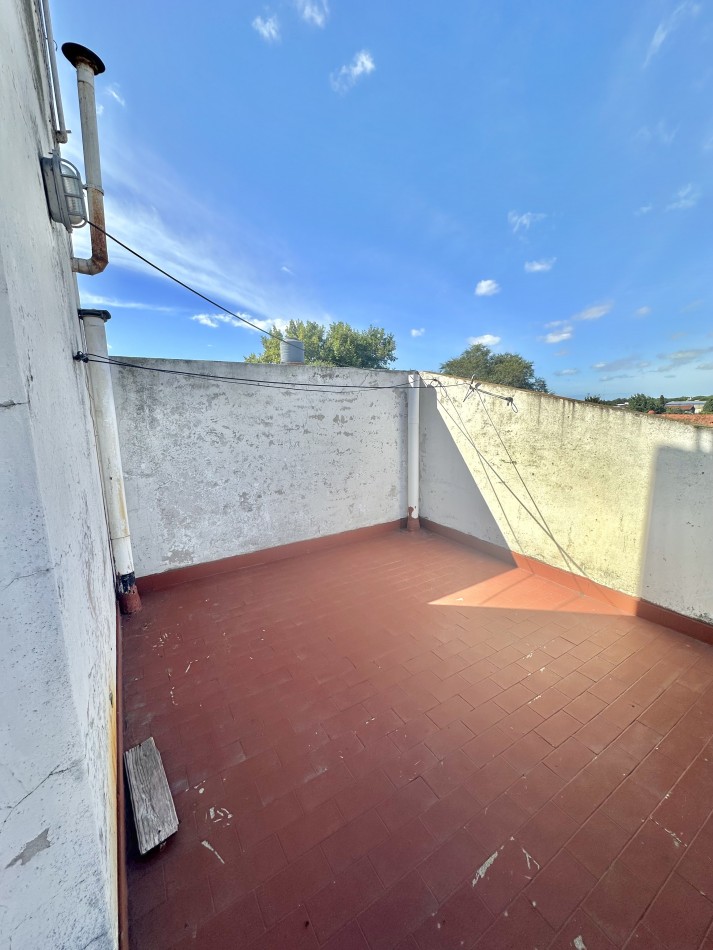 VENTA URGENTE Propiedad en block depto 4 amb con garage y deposito 