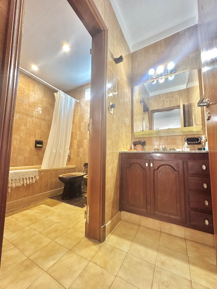 VENTA URGENTE Propiedad en block depto 4 amb con garage y deposito 