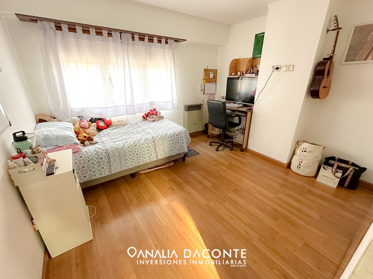 Chalet 4 amb con gran parque en Villa Primera