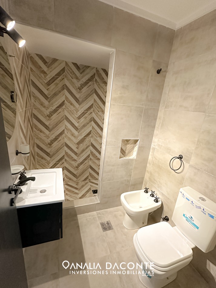 RESERVADO!!!!PH al frente totalmente reciclado en Nueva Pompeya!APTO CREDITO!