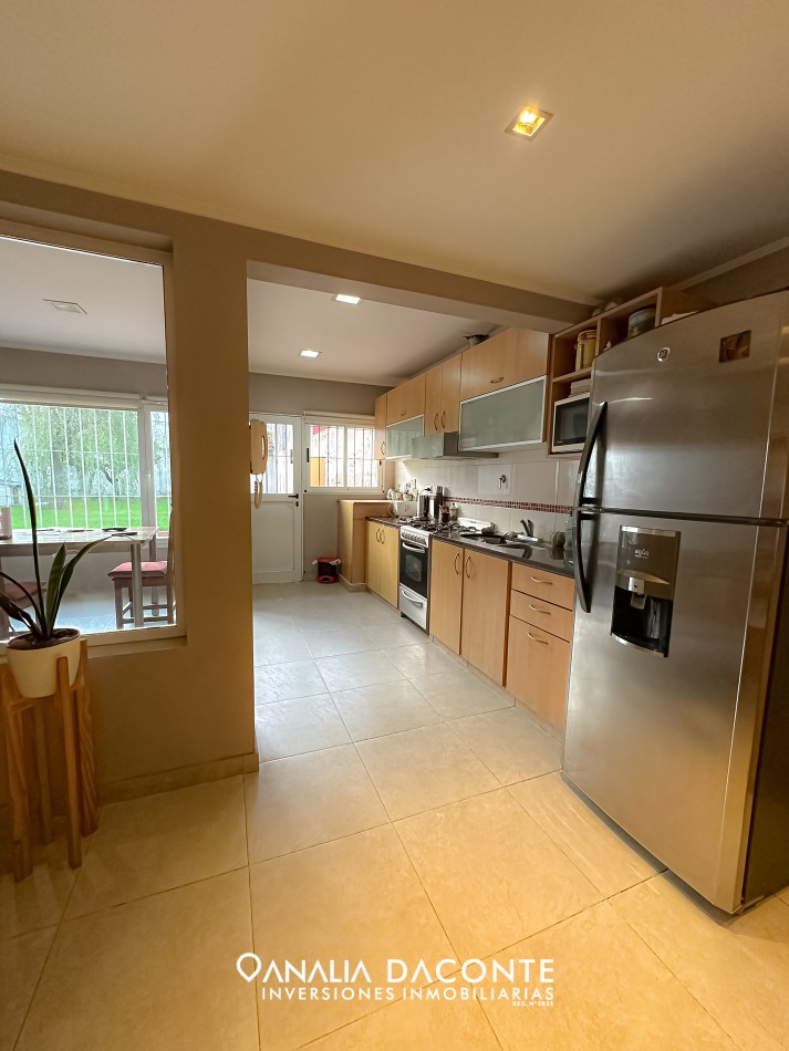 Chalet 4 amb con gran parque en Villa Primera