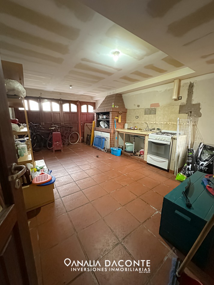 Chalet 4 amb con gran parque en Villa Primera