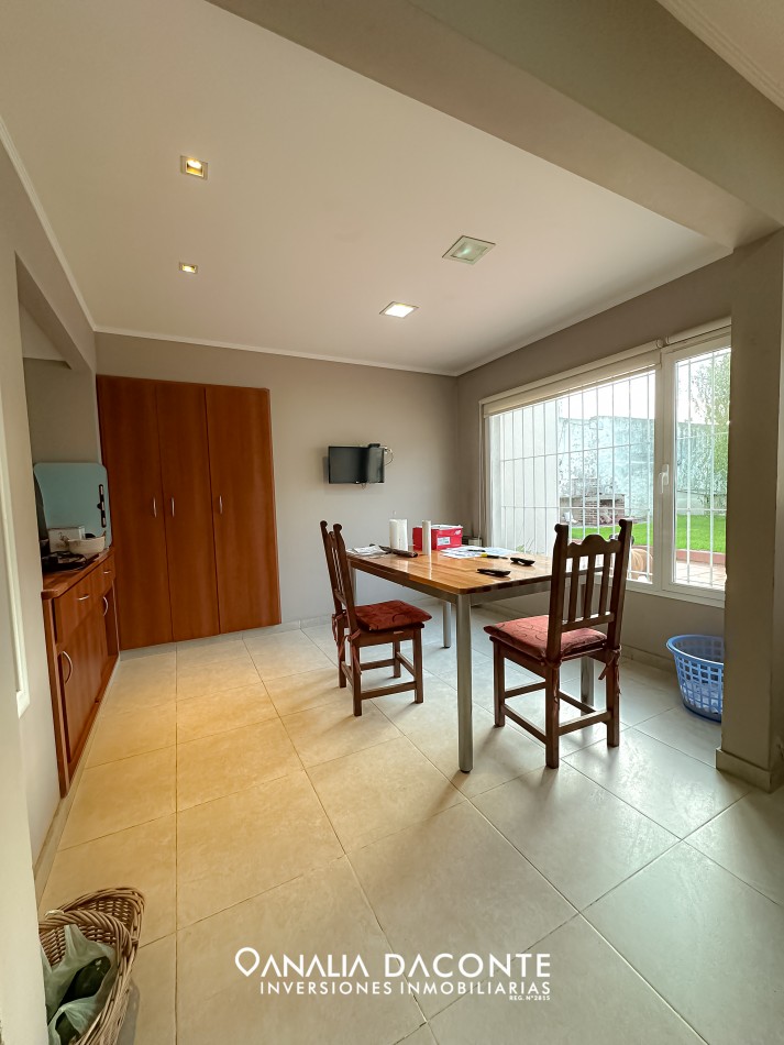 Chalet 4 amb con gran parque en Villa Primera