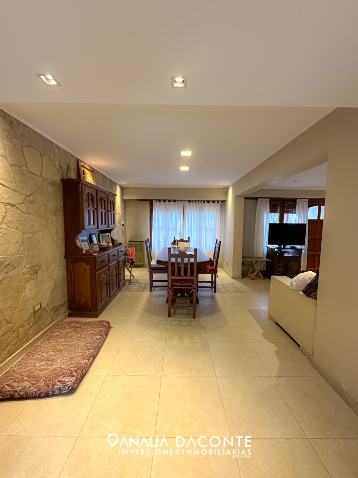 Chalet 4 amb con gran parque en Villa Primera