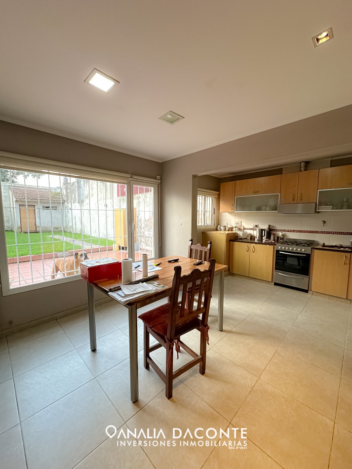 Chalet 4 amb con gran parque en Villa Primera