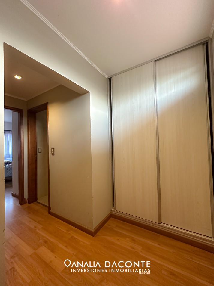 Chalet 4 amb con gran parque en Villa Primera