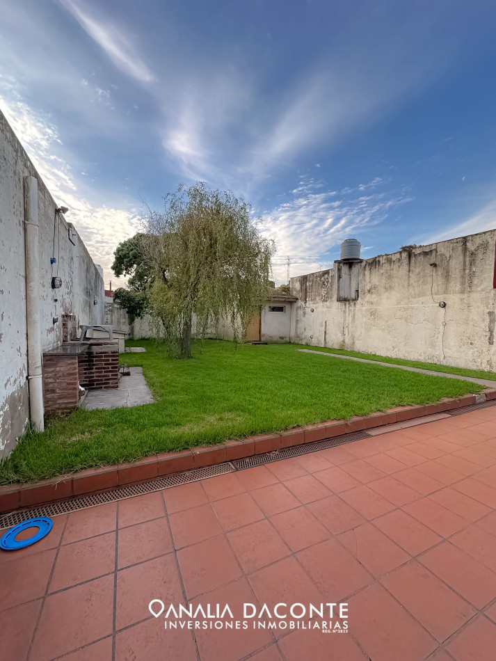 Chalet 4 amb con gran parque en Villa Primera