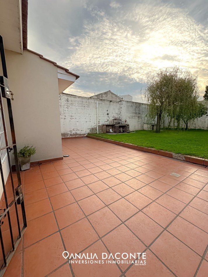 Chalet 4 amb con gran parque en Villa Primera