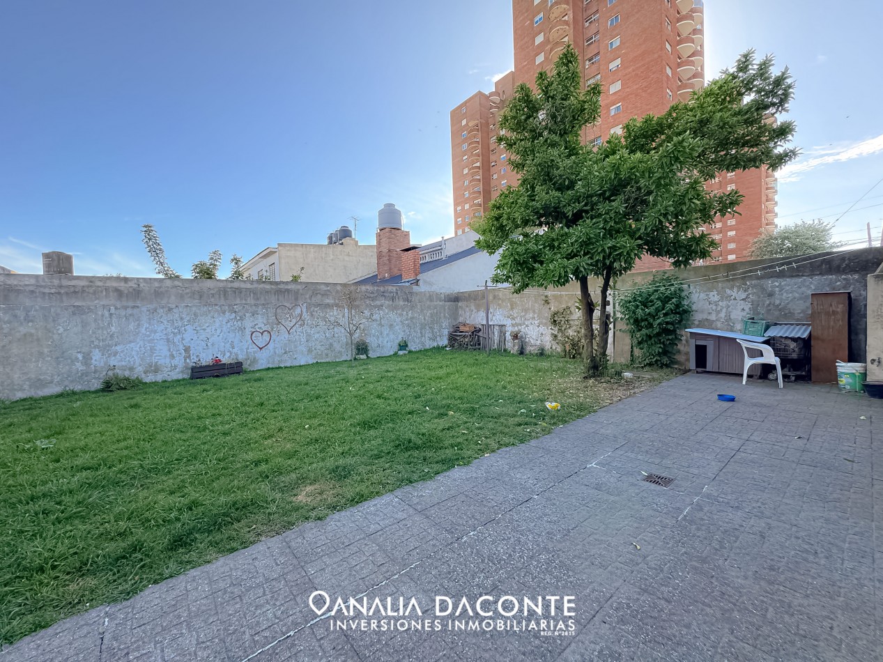 Chalet 4 amb con parque y garage en Villa Primera