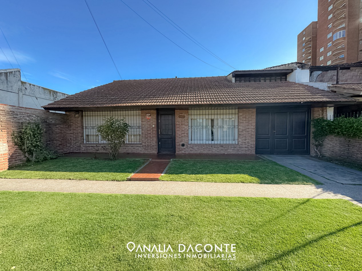 Chalet 4 amb con parque y garage en Villa Primera