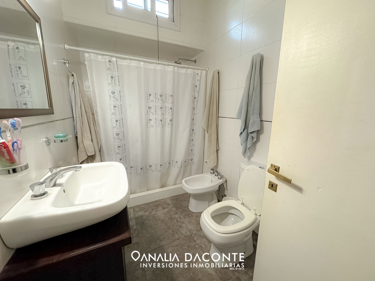 Chalet 4 amb con parque y garage en Villa Primera